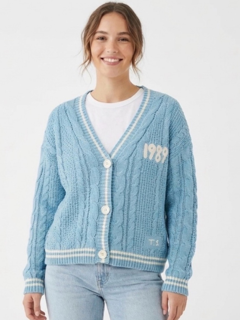 TAYLOR SWIFT 1989 CHUNKY
CABLEKNIT VARSITY CARDIGAN IN BLUE AND WHITE SZ M/L